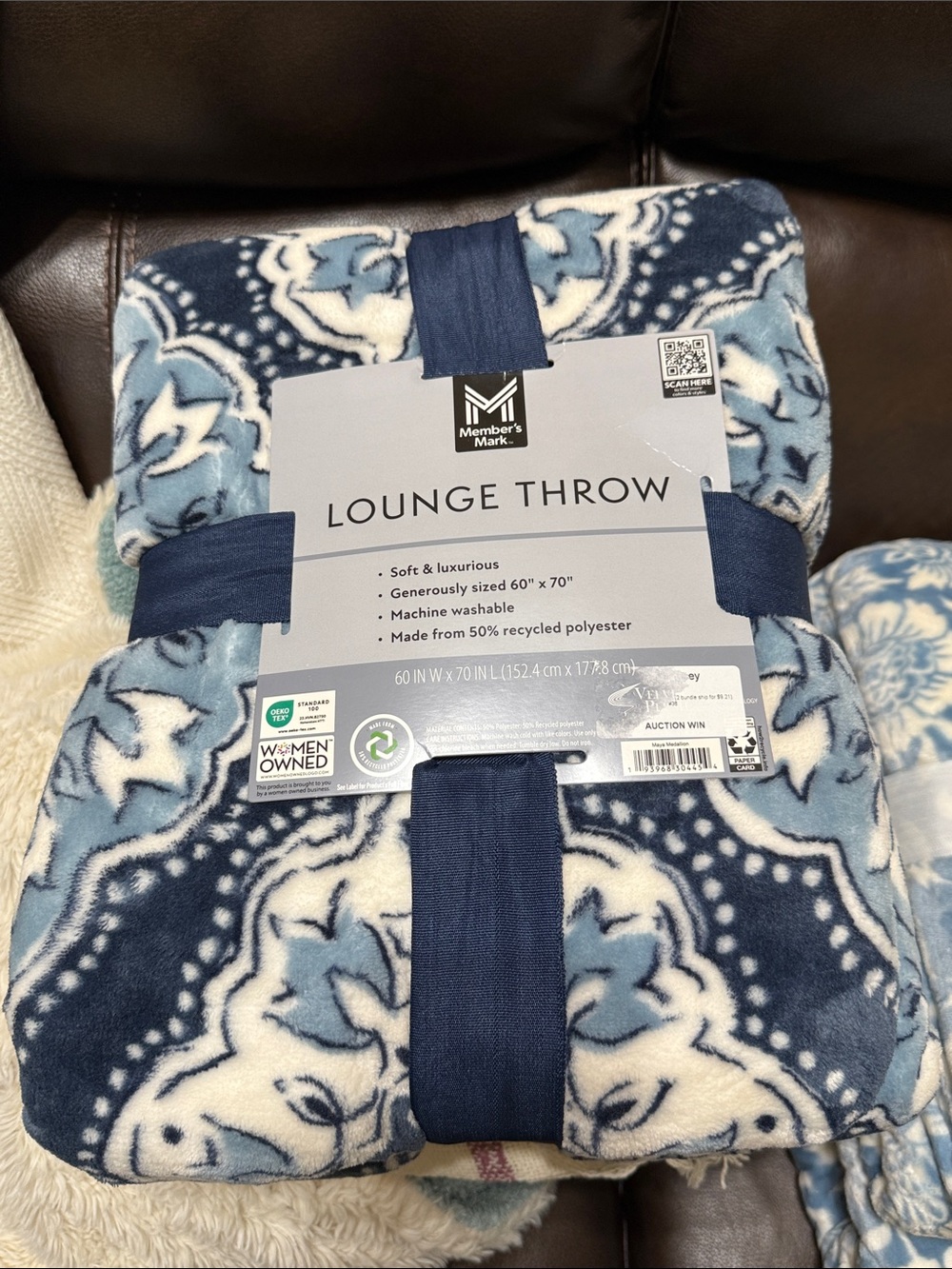 Member's Mark Blue Patterned Lounge Throw - Soft & Cozy